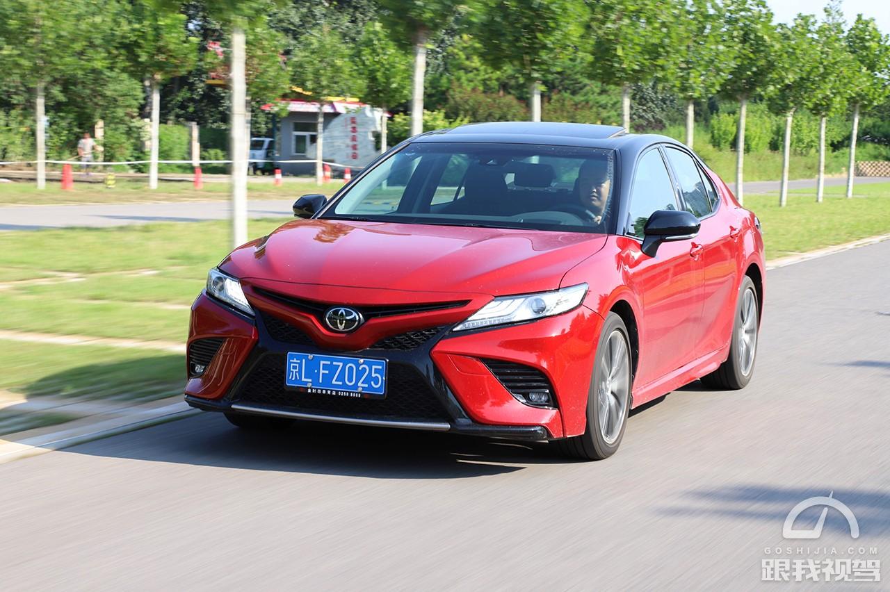 高性价比19款丰田凯美瑞用车体验,全新一代丰田凯美瑞油耗是亮点