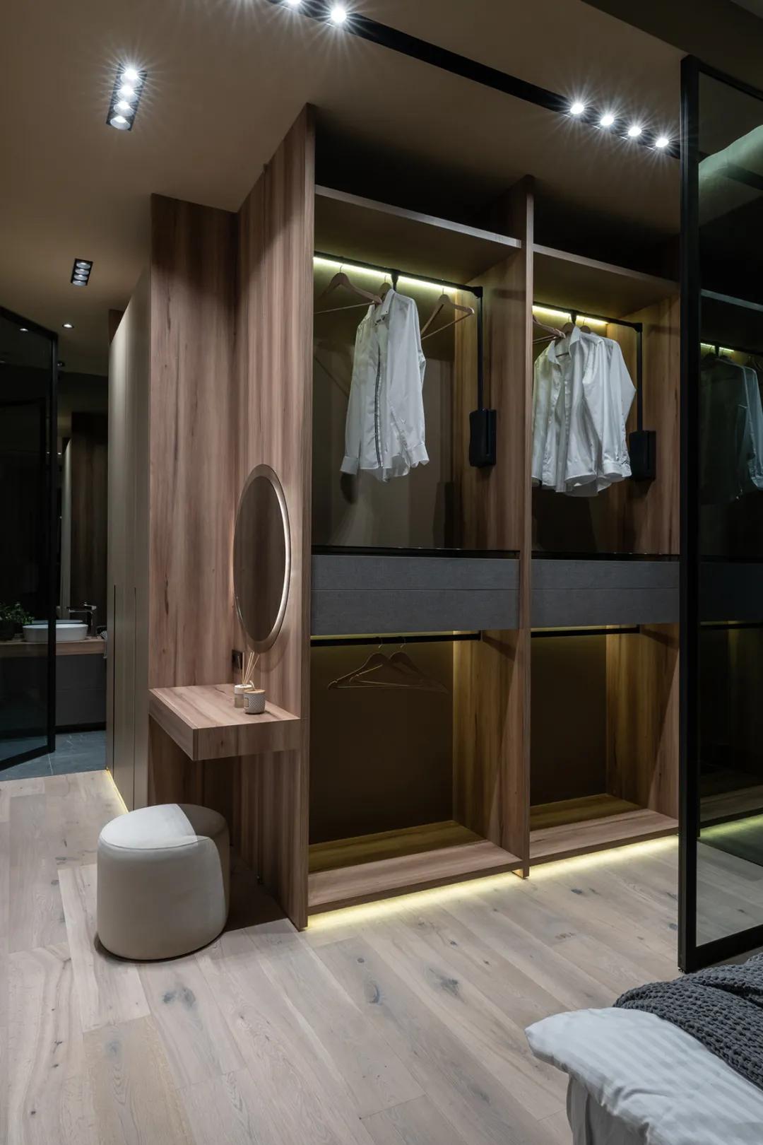 顶层挑高复式轻奢风格,香港天汇顶层复式