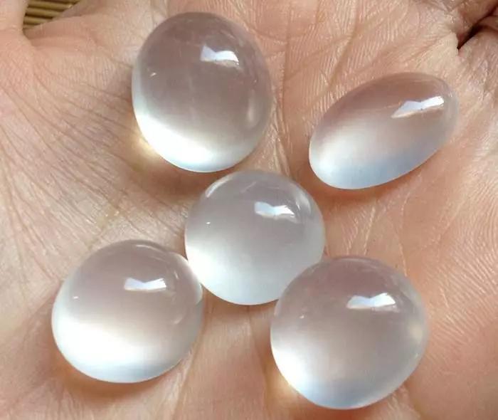 在缅甸本地买翡翠是不是很便宜,在缅甸买翡翠便宜吗