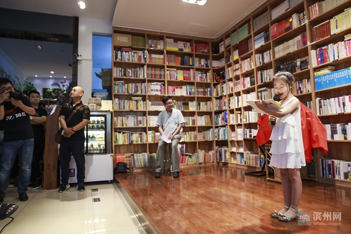 2018时光已走滨州日报90后小美摄影记者定格了您的最美