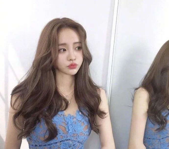 有哪些好看又显脸小的发型,适合脸小的长脸型发型女