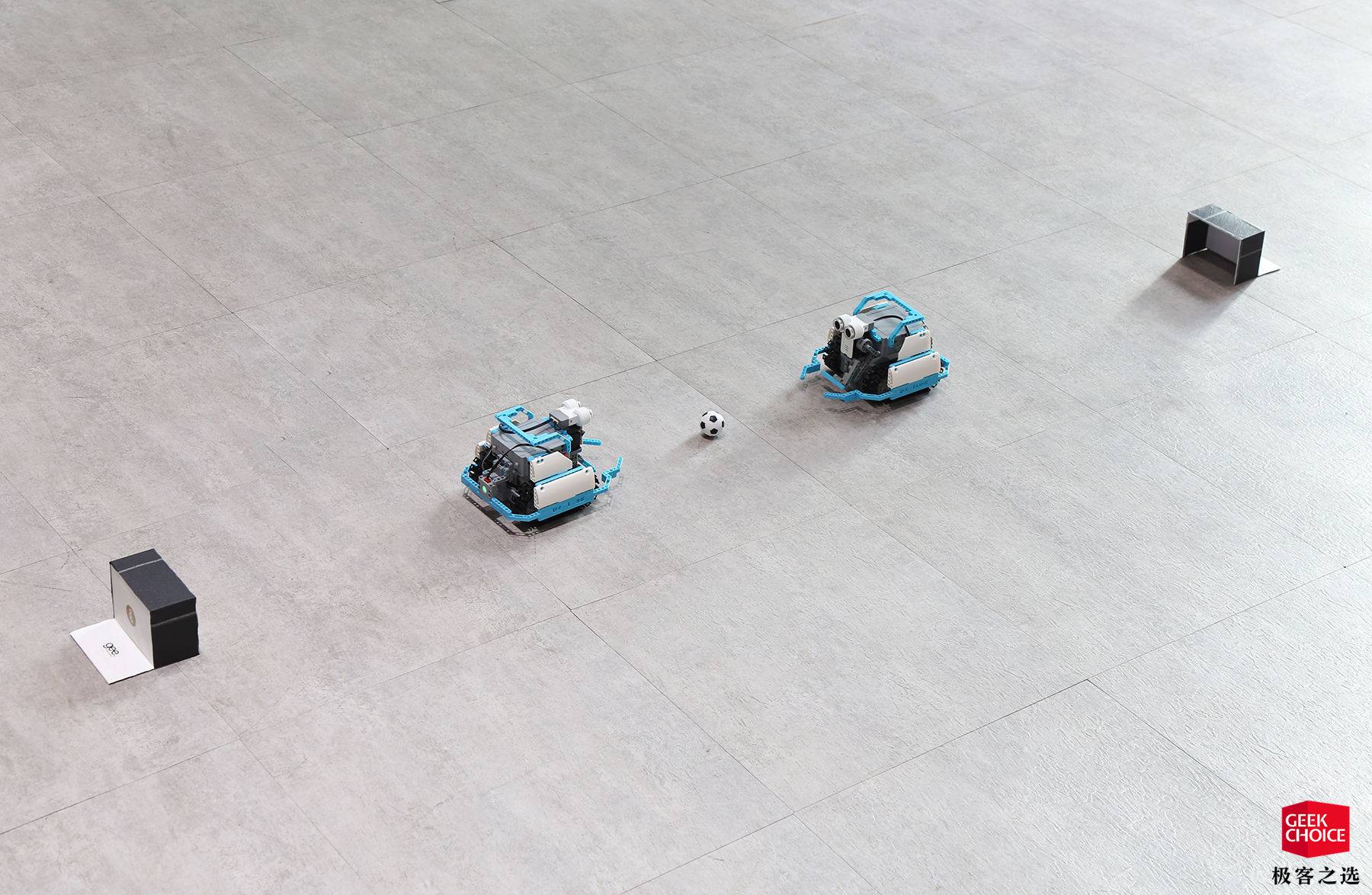 踢足球的机器人有多厉害,足球射球机器人