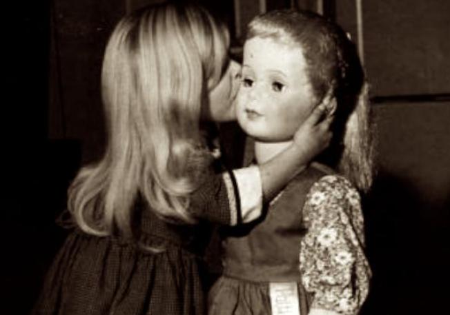 美国第一宅女继承34亿财产，将自己锁在公寓80年，一生只爱洋娃娃