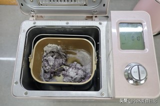 两种颜色的馒头怎么做呢,黑色馒头用什么做的