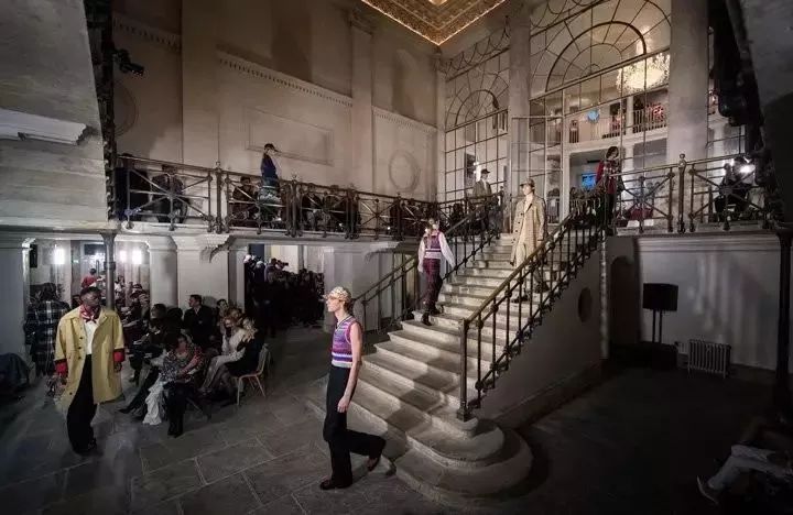 riccardotisci去哪儿了,riccardotisci2019春夏设计款