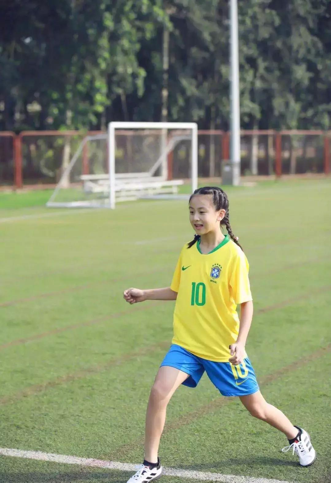 11岁森碟太漂亮,田亮女儿森碟百褶裙