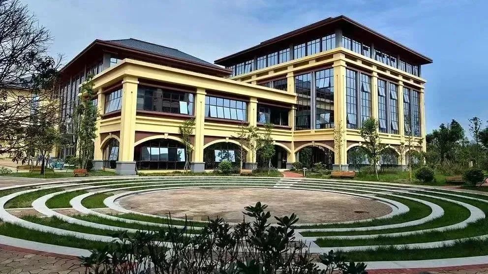 七年磨剑,再续传奇!棠湖中学获评国家级示范校,全国共99所,四川只有3所