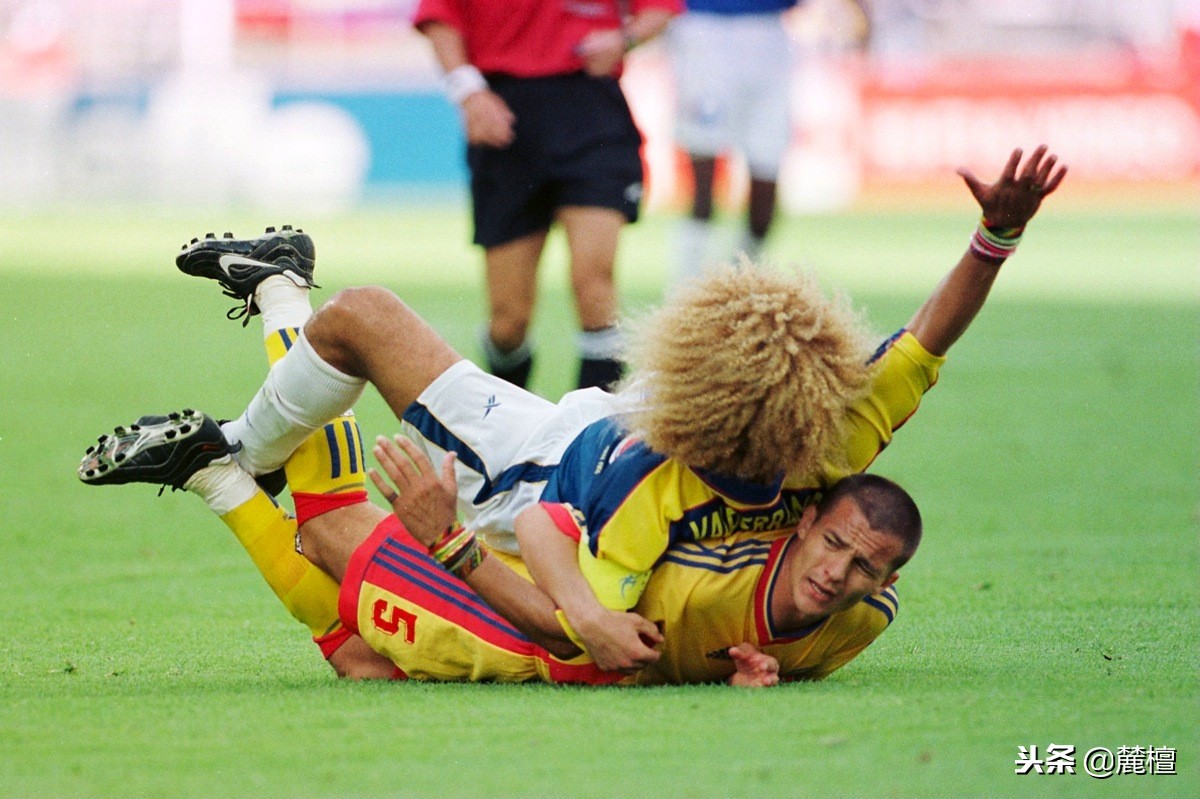 足球场上的影像记忆，友妻门主角一同出镜，切尔西门神奉献神扑