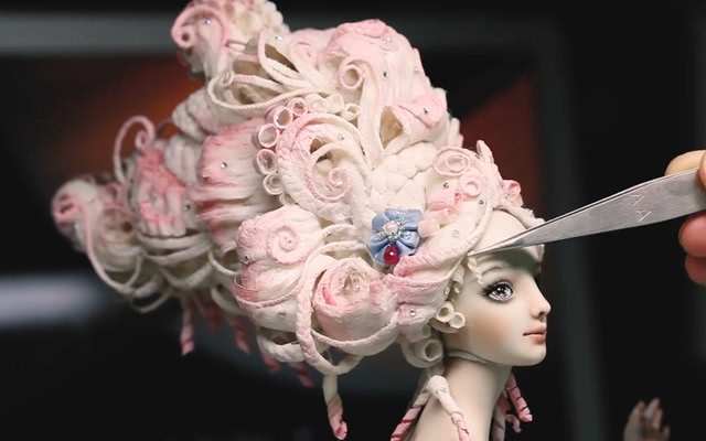 芭比娃娃整容长大,外国女孩改造娃娃