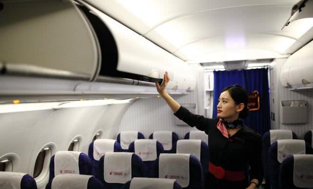 为什么空姐只能穿短裙,为什么空姐一般都穿短裙和短袜