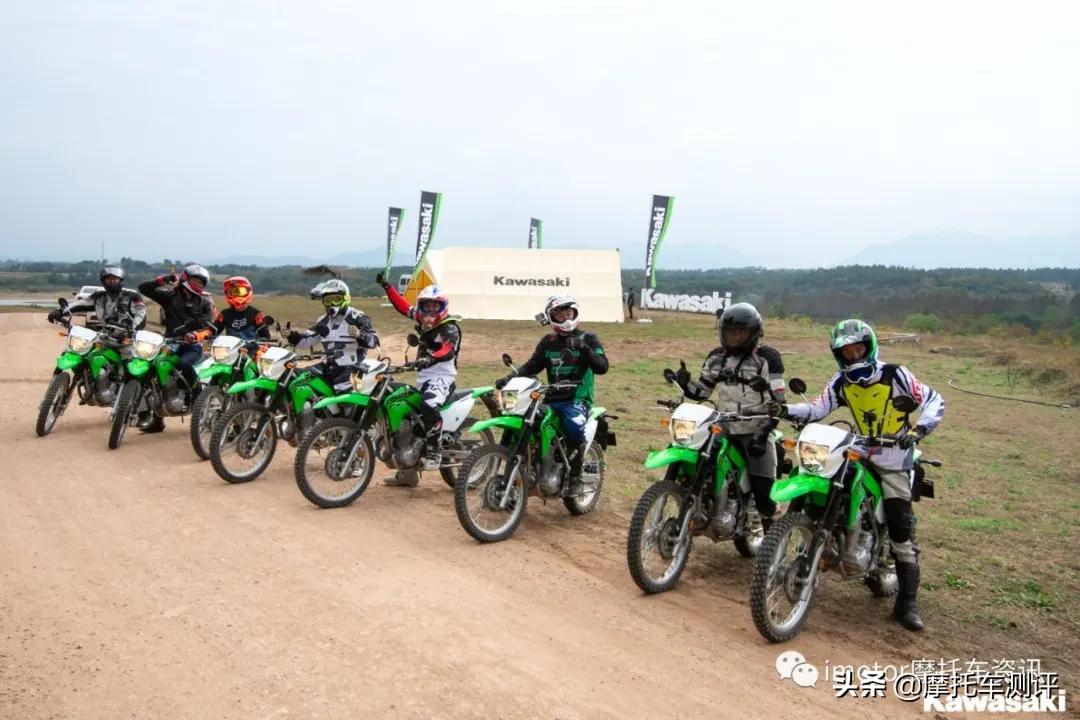 川崎klx230和川崎300x哪个好,川崎klx230和无极300哪个好