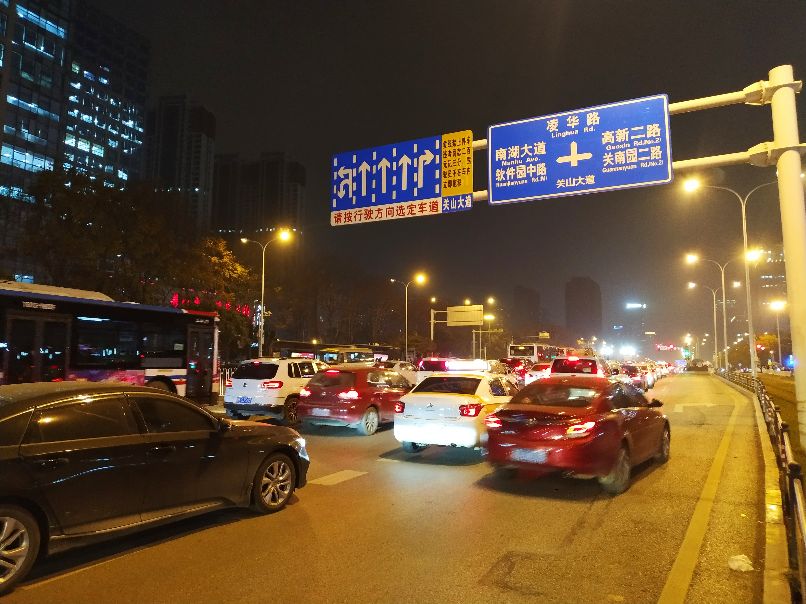 光谷上班的打工人,光谷软件园加班