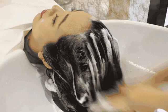 头屑太多了怎么办怎么洗也洗不掉,雪花一样的头屑怎么去除