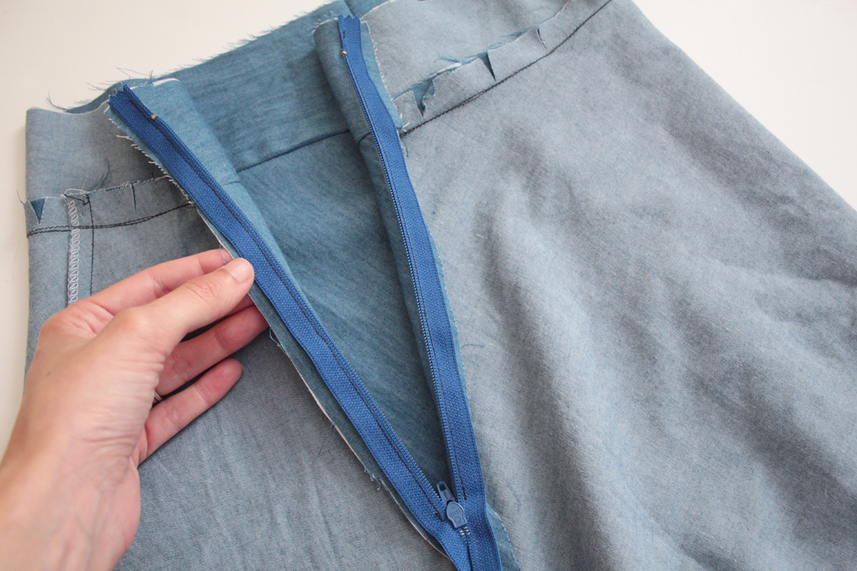 怎么把裙子后面的拉链改成绑带,裙子侧边怎么装拉链最简单方法