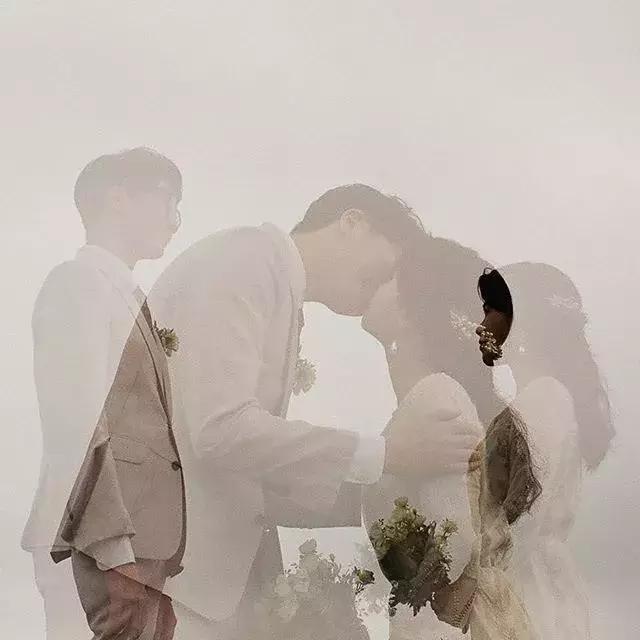 不拘泥形式的婚纱照,婚纱照小众风格这样拍也好看