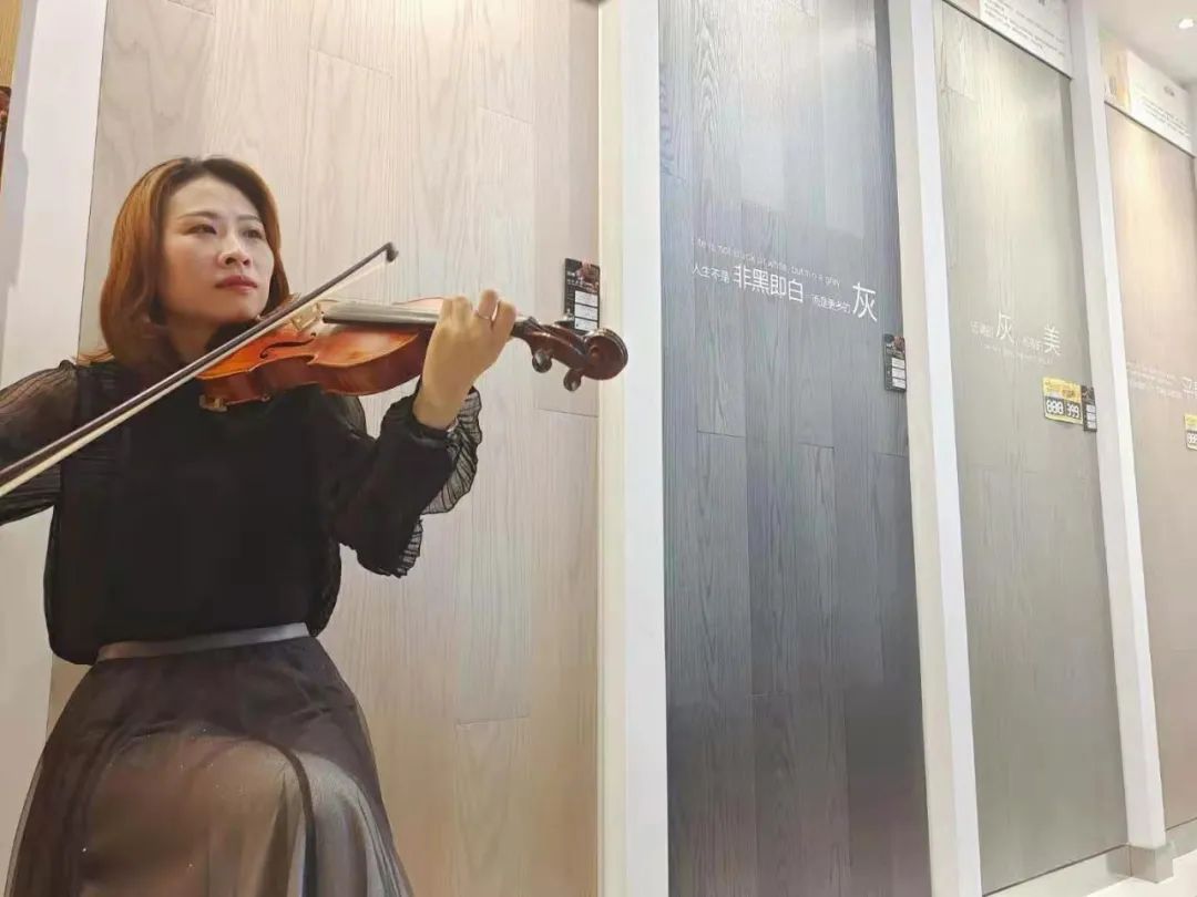 这里聚集了众多好色之徒，他们皆为美色而来