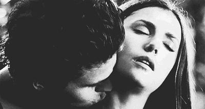 女人让男人着迷的三种方式,女人让男人着迷的几个行为