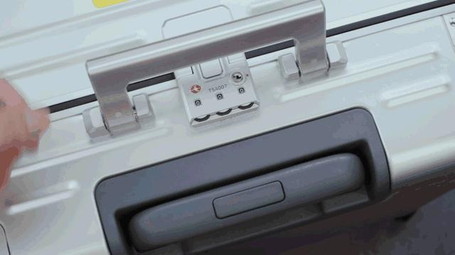 钛镁合金旅行箱,京东京造旅行箱的东西质量怎么样