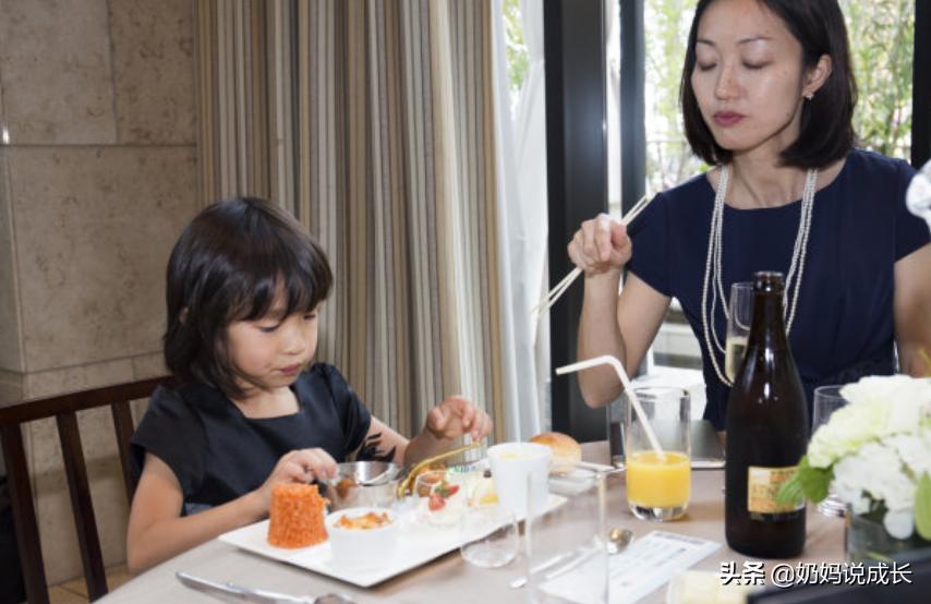 教养的养成需要家庭的熏陶,孩子有教养主要表现在三个方面