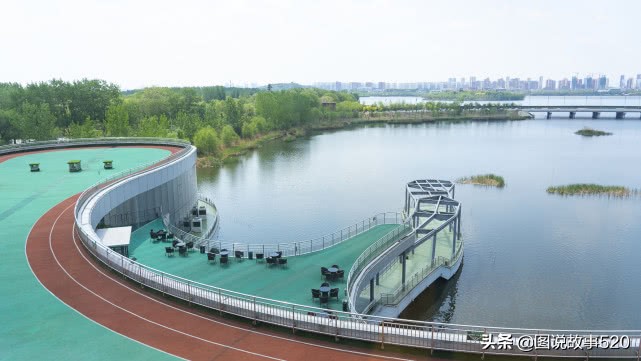 探秘国内首家足球酒店，满眼是足球，美食“跑鞋”装