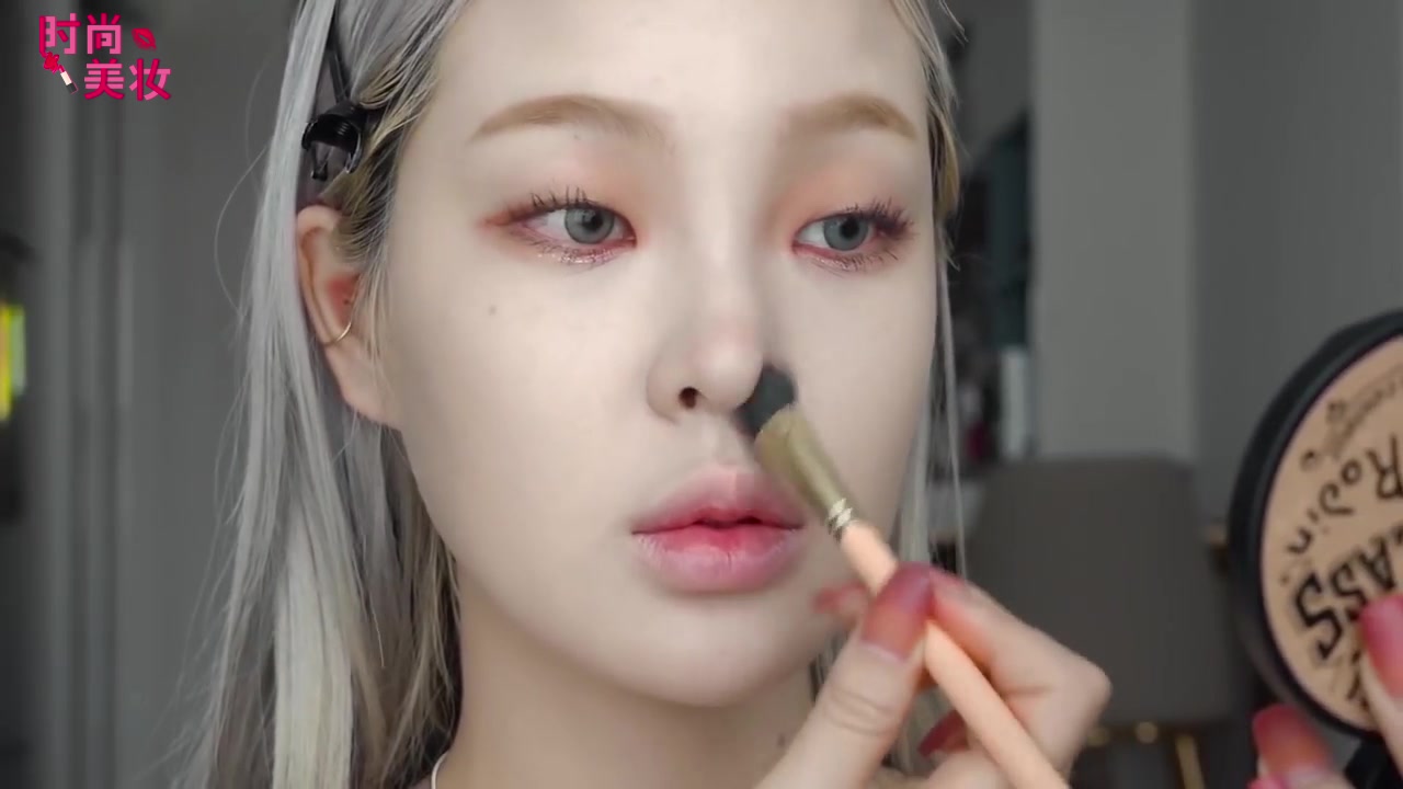 欧美妆教程蓝眼影,蜜桃色眼妆教程冬季暖心少女眼妆