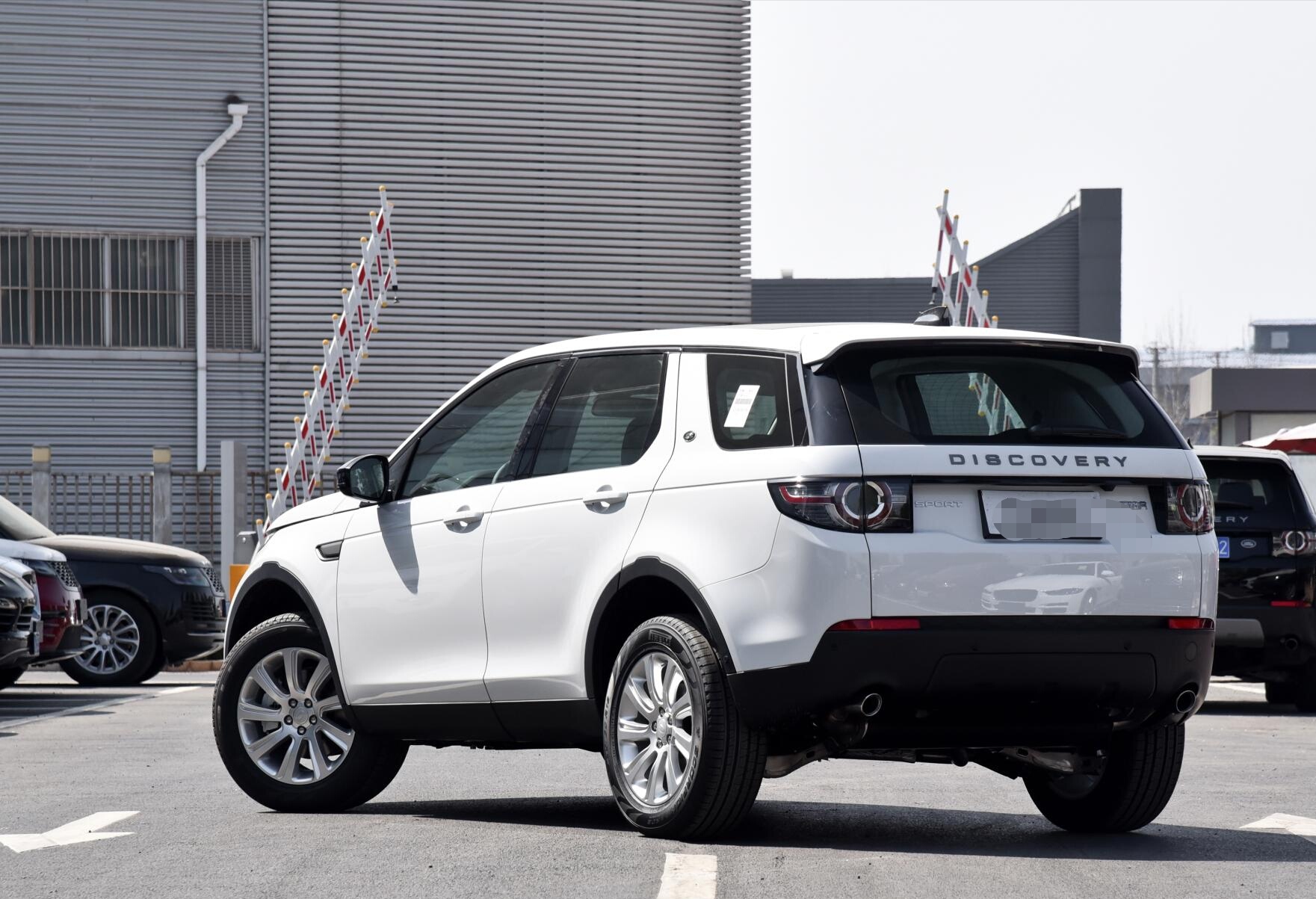 发现神行和x3哪个好,路虎发现神行2.0t柴油什么价