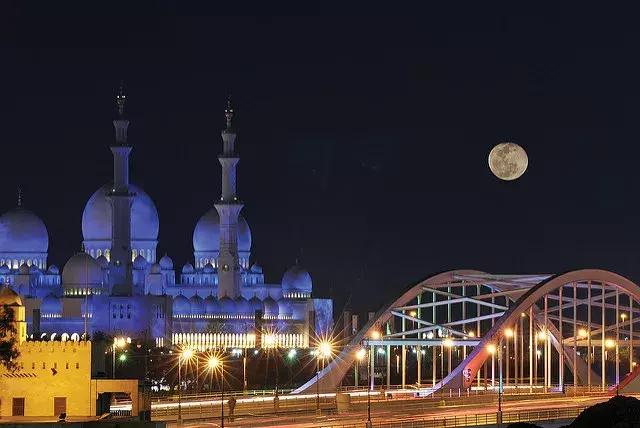 全球唯一8星酒店,黄金盖的清真寺,阿布扎比竟如此低调