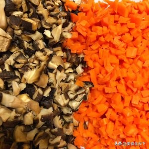 米饭加入豆泡里，做成客家糯米豆腐酿，好吃的很，方法在这拿走吧