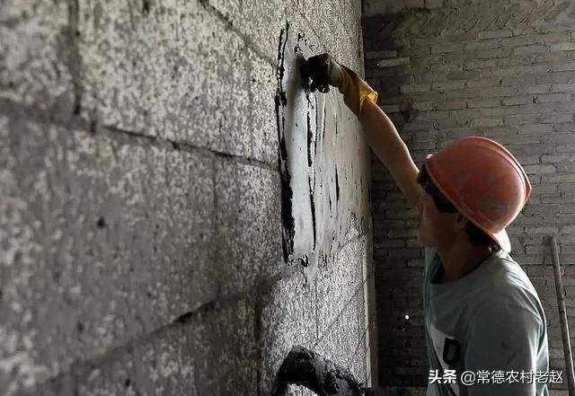 粉刷墙该如何搞干净,农村墙面粉刷施工