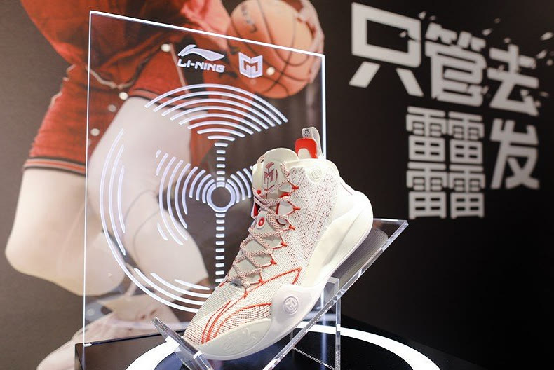 中国球员代言adidas,中国球员代言篮球鞋