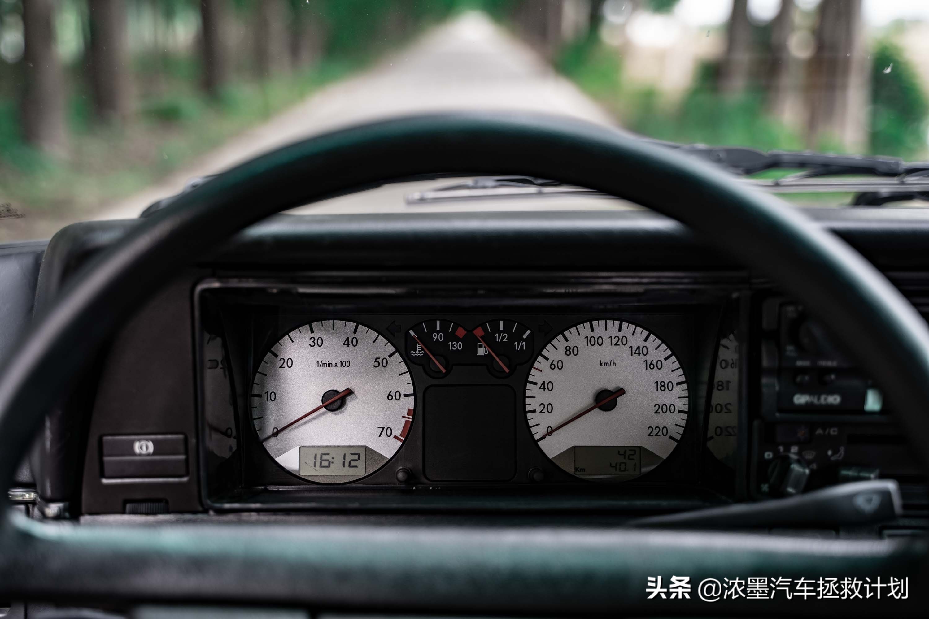 「妙手生花」重建一台战损级桑塔纳，带给它历经千般后的华丽重生