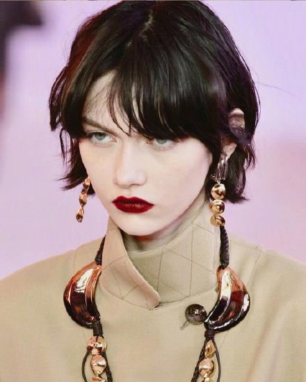 2020最火三大发型趋势时髦显脸小,2020年最流行的发型显脸小