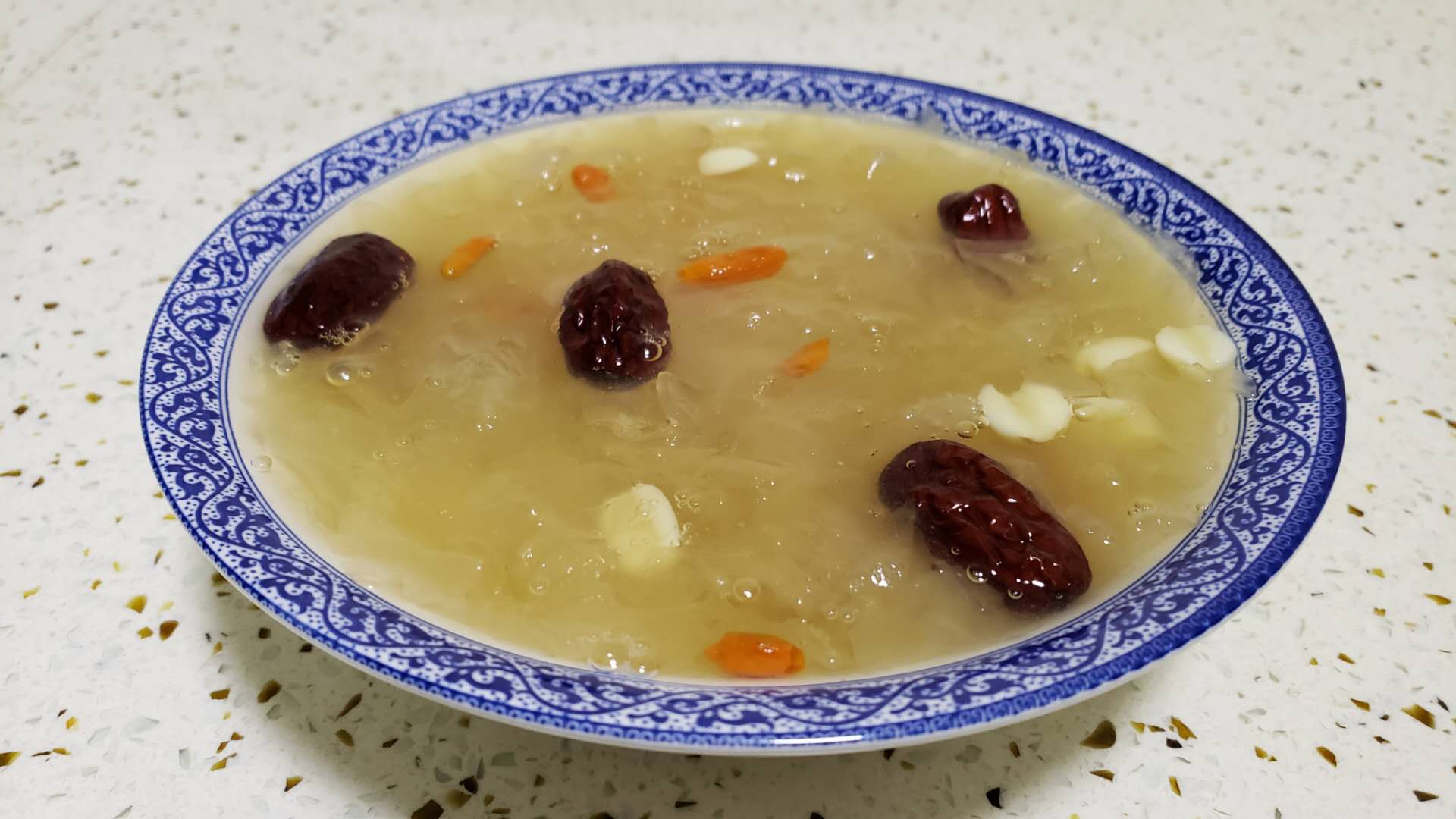 怎样才能炖出粘稠的银耳汤,怎么样熬出胶质的银耳汤