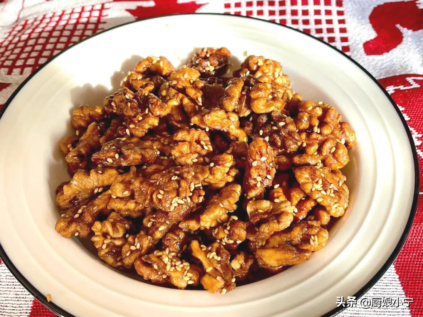 新核桃仁做琥珀核桃的家常做法,琥珀核桃仁怎么剥皮