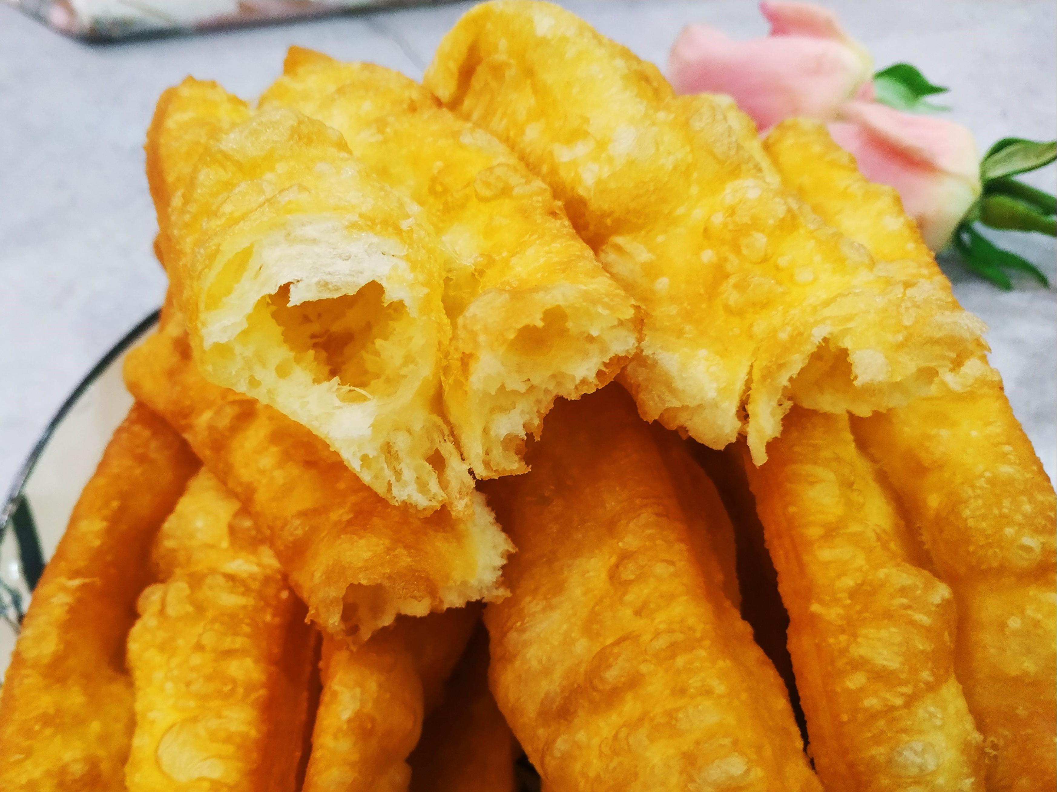 炸油条用脆皮油条粉还用放酵母吗,炸油条酵母碱油条店老板教你做法