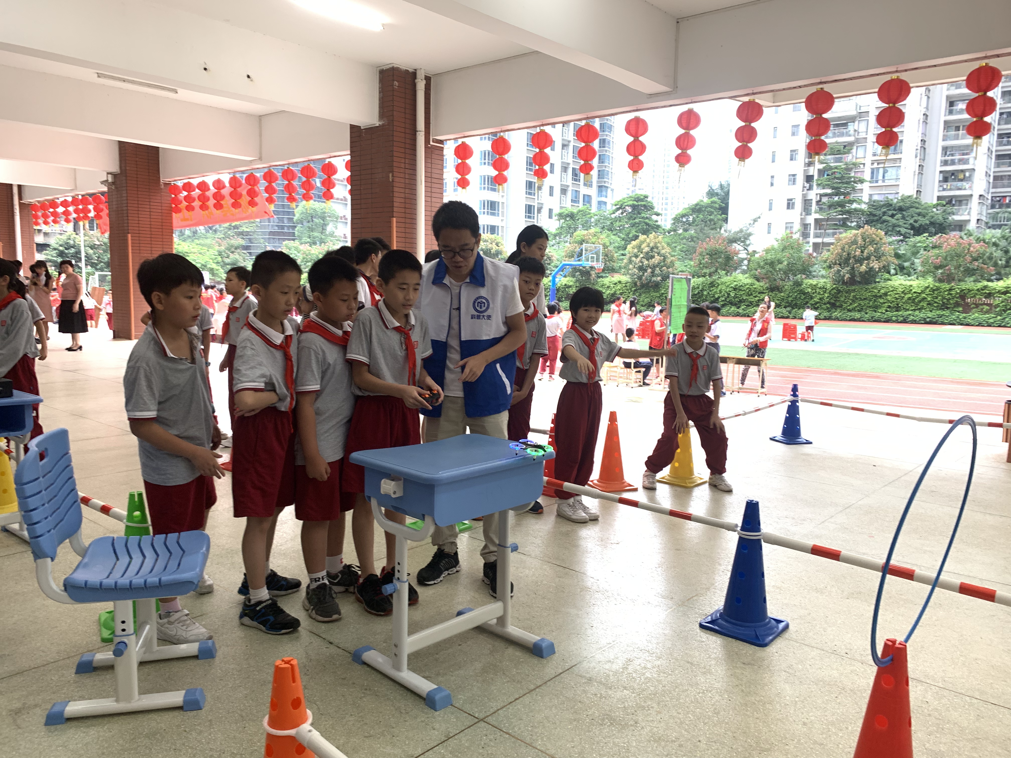 缇庡湪闈掓槬骞村崕,缇庡湪闈掓槬骞村皯