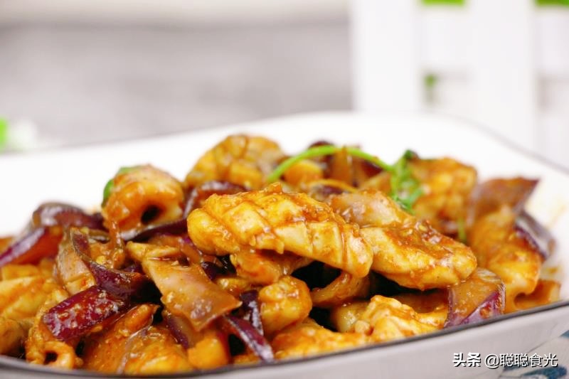 它名字叫鱼却不是鱼，随便炒一盘，开胃下饭，比鱼肉香