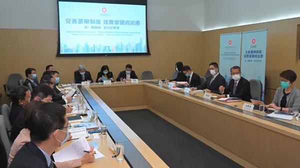 「速递」王毅与新加坡外长相会武夷山；20年了，81192,请返航！;港台退出所有奖项评选