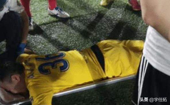 从消极比赛到*力暴**犯规，业余足坛乱象频发，职业足球还能好么？