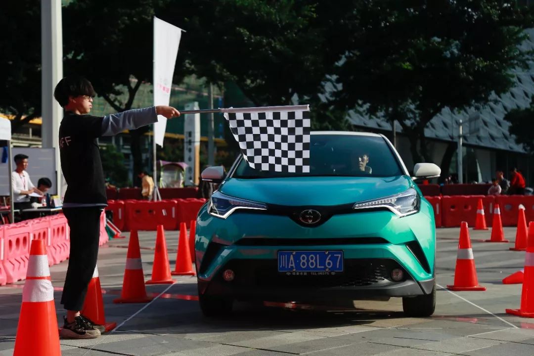 为了角逐最酷潮驾达人，他们都来参加了C-HR全国城市追逐赛