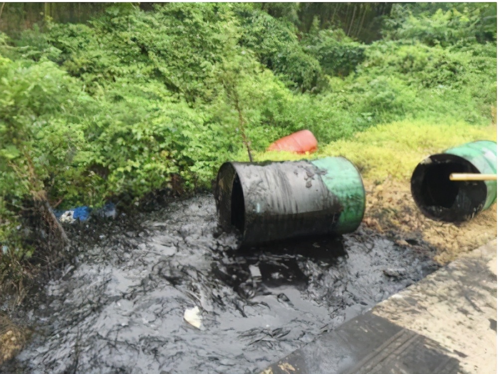 为什么树不能碰到机油,大树不能碰到机油吗