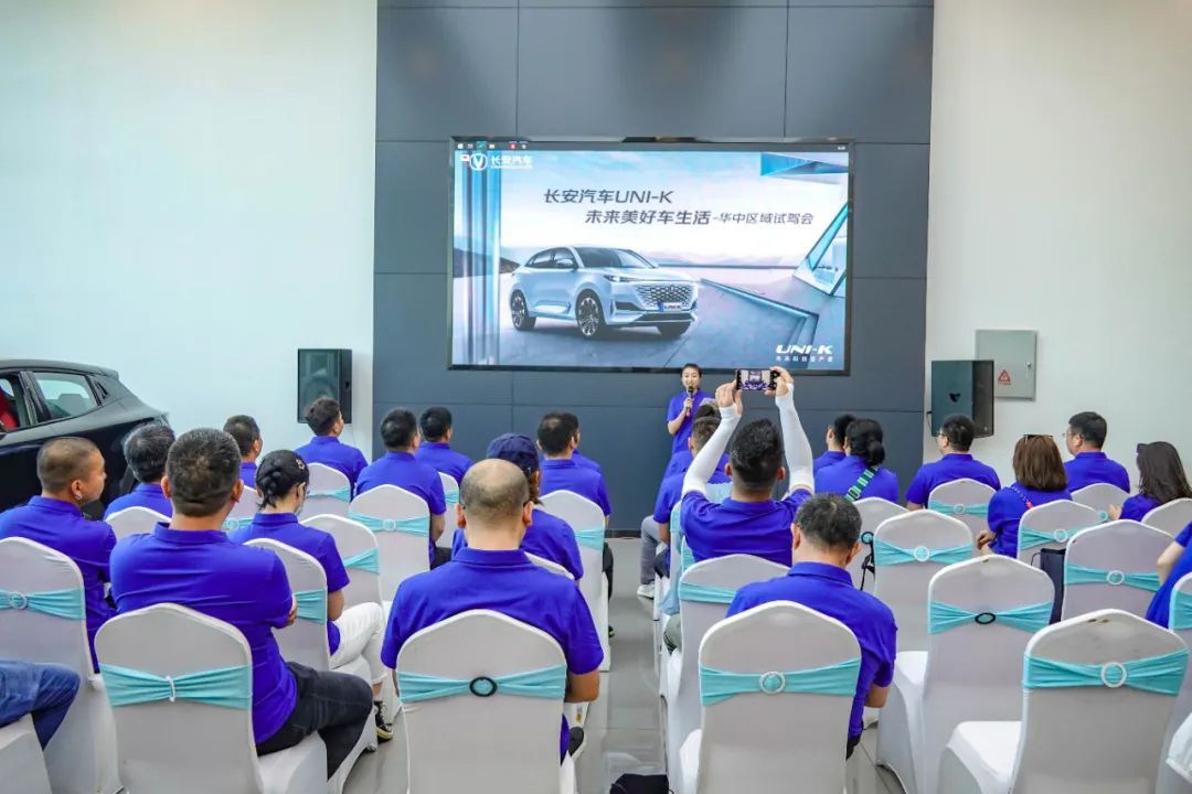 驾驶长安UNI-K从榆林启程一路北上鄂尔多斯观茫茫大漠