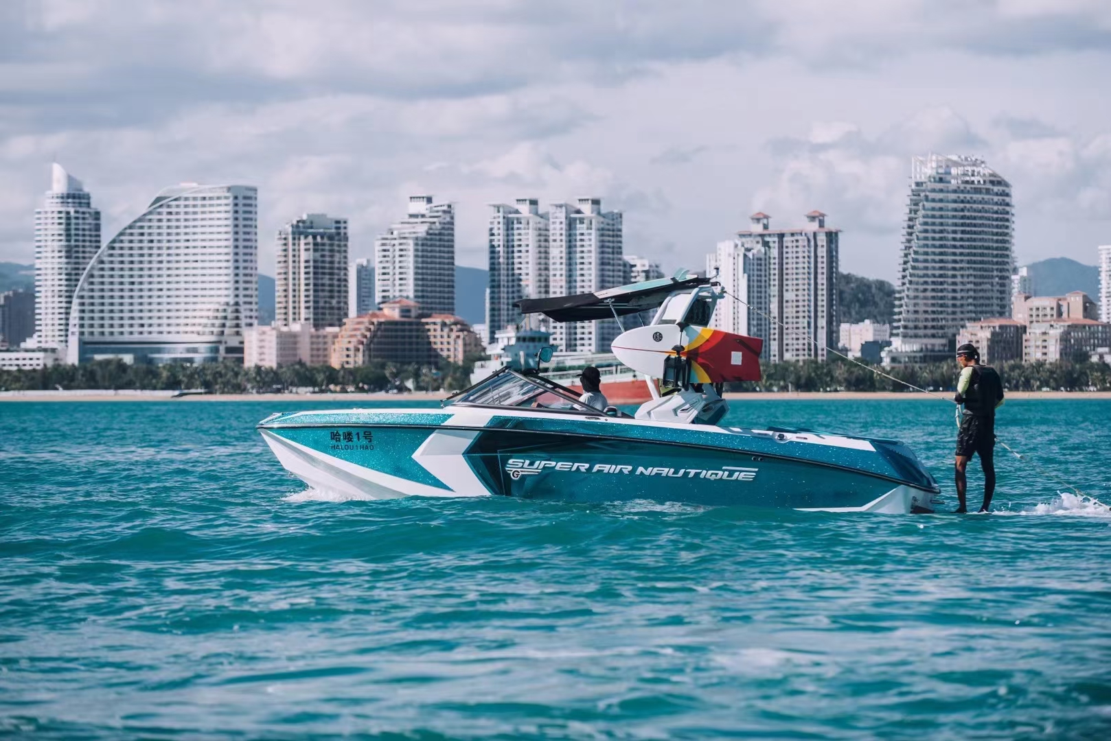 三亚尾波冲浪潜水俱乐部,畅玩三亚5日游游艇出海