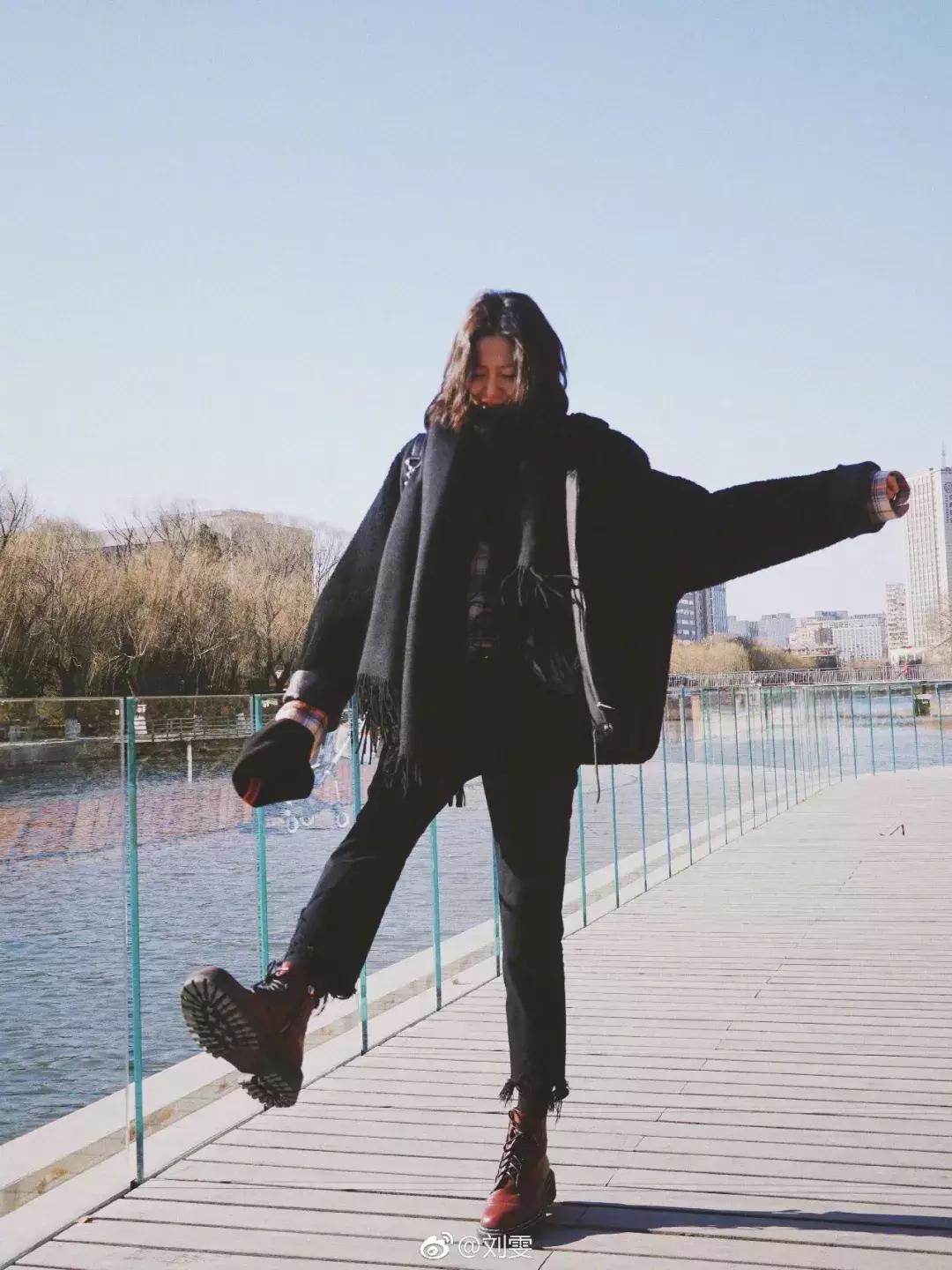 翻遍刘雯街拍，这3套最百搭