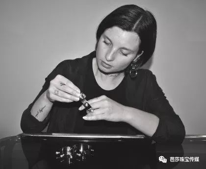 夏日拒绝甜腻，JustinClenquet给你一点酷感套路