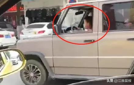 家长纵容6岁男童闹市开车,熊家长纵容娃开车