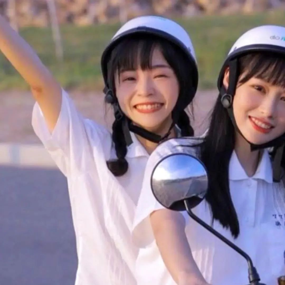 超好看的闺蜜头像一人一半真人,超好看的闺蜜头像动漫