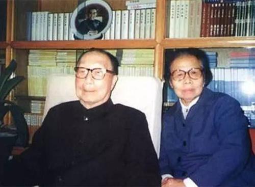 十大元帅中学历最高，29岁娶19岁娇妻，聂帅一生一世只爱一人