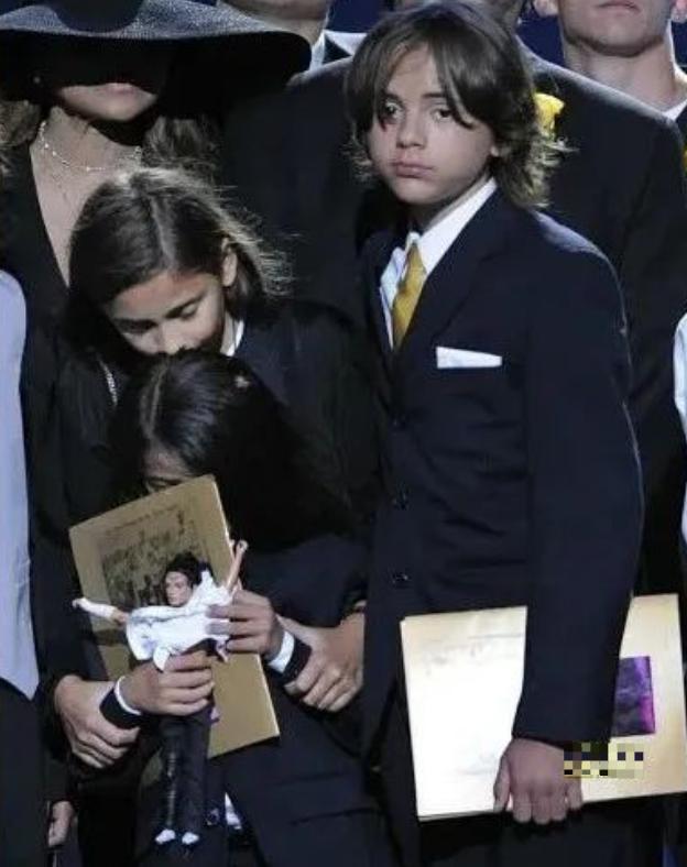 迈克尔杰克逊的儿女现状,迈克尔杰克逊到底有多宠女儿