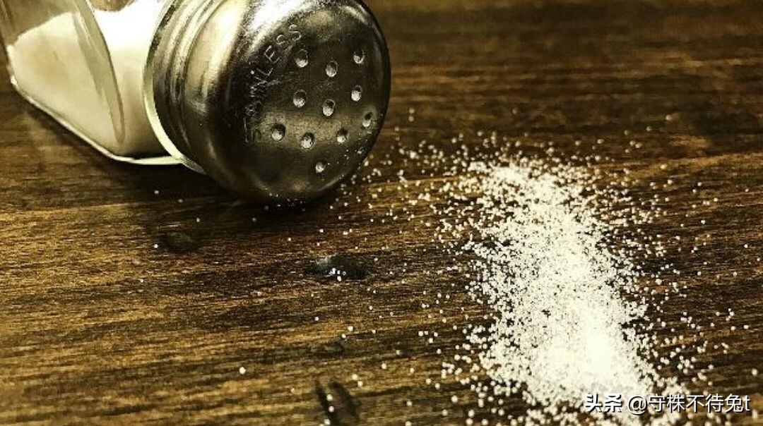 伤口上撒盐会发生什么,伤口撒盐和撒糖哪个疼